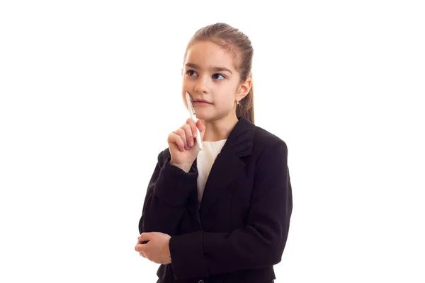 Niña en chaqueta negra sosteniendo pluma — Foto de Stock