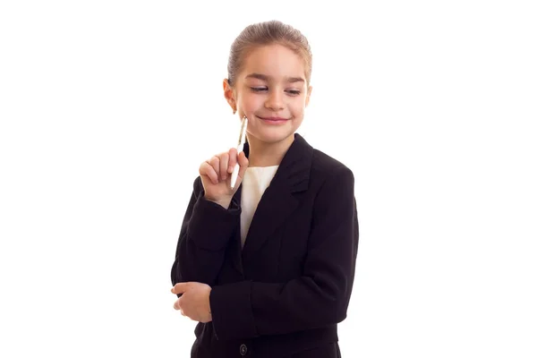 Menina em preto jaqueta segurando caneta — Fotografia de Stock