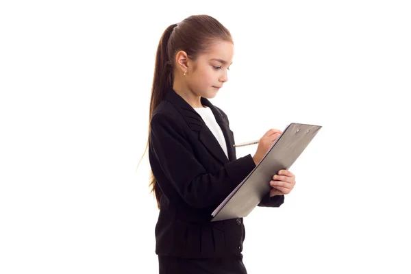 Menina em preto jaqueta segurando caneta e pasta — Fotografia de Stock