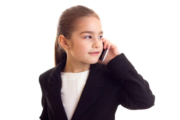 Menina em casaco preto falando no telefone — Fotografia de Stock