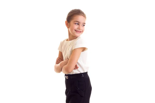 Niña en camiseta blanca y falda negra — Foto de Stock