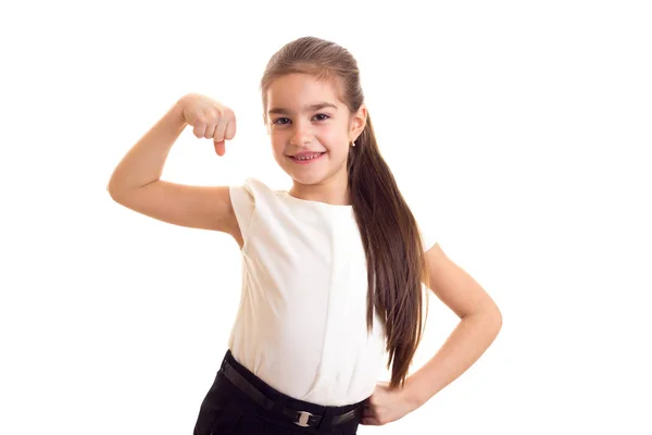 Niña en camiseta blanca y falda negra — Foto de Stock