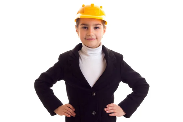 Petite fille en casque de protection jaune — Photo