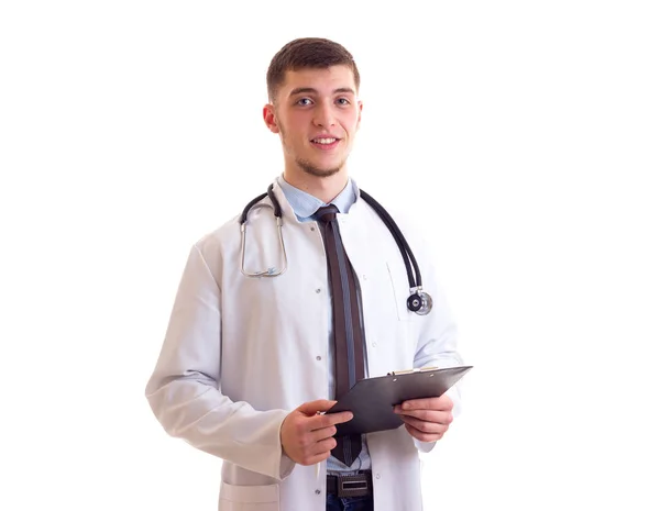 Молодой человек в халате врача — стоковое фото