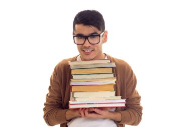 genç adam gözlüklü kitaplar