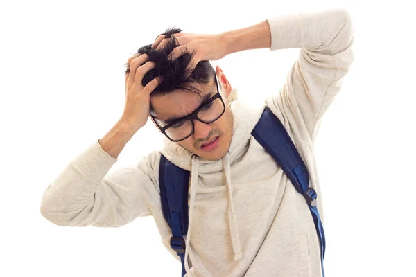 Fiatal férfi szemüveg és hátizsák — Stock Fotó
