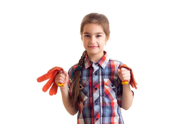 Menina com luvas de laranja — Fotografia de Stock