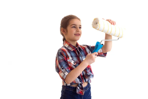 Menina segurando rolo branco — Fotografia de Stock