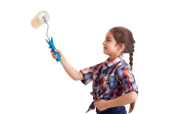 Menina segurando rolo branco — Fotografia de Stock