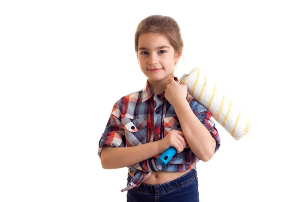 Menina segurando rolo branco — Fotografia de Stock