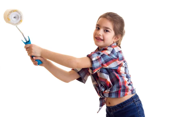 Menina segurando rolo branco — Fotografia de Stock