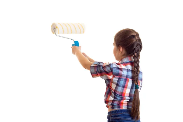 Menina segurando rolo branco — Fotografia de Stock