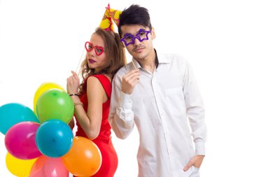 Balonlar ile genç bir çift