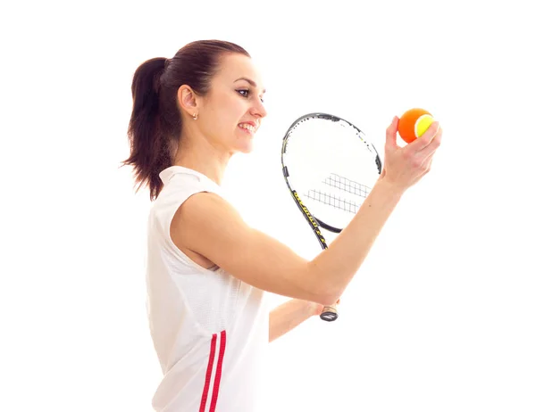 Mulher com raquete de tênis e bola — Fotografia de Stock