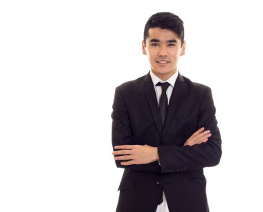 siyah smokin içinde genç adam