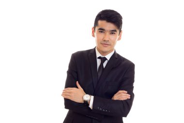 siyah smokin içinde genç adam