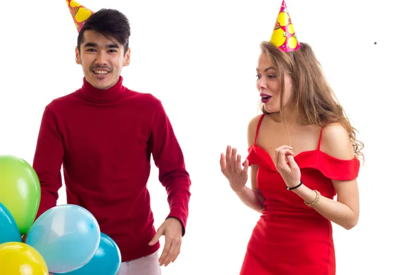 Jovem casal com balões — Fotografia de Stock