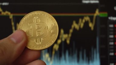 Bitcoin para terminal ticaret karşısında insanın elinde