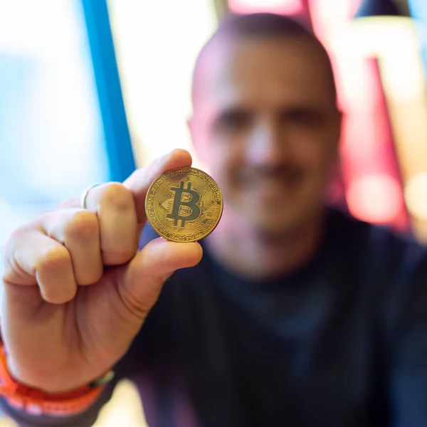 Man holding digital crypto currency coin of Bitcoin — Stock Photo, Image