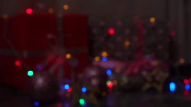 Nyår och juldekorationer och presentaskar — Stockvideo