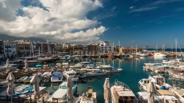 Zaman atlamalı ve Girne Limanı '. Girne (Girne), Kıbrıs.
