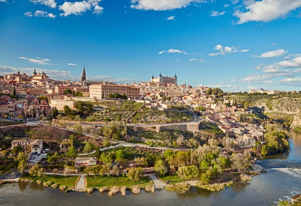 Toledo, İspanya. Eski şehir city scape. — Stok fotoğraf