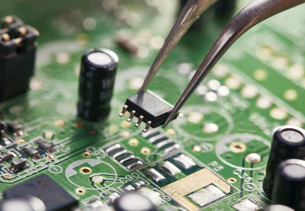 Assembling a circuit board — Stock Photo, Image