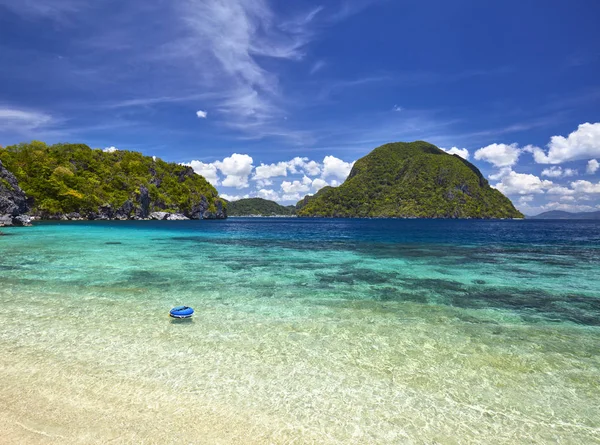 菲律宾巴拉望岛的热带蓝色的大海 — 图库照片