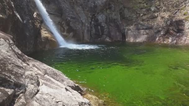 Cascade dans le parc national de Seoraksan, Corée du Sud 
