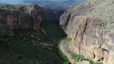 Ermenistan'da kanyonda geçen güzel yolun havadan görünümü