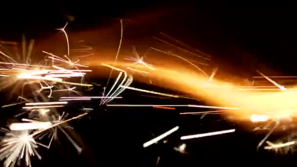 Flammen und Funken, die von Raketen- oder Flugzeugtriebwerken ausgehen. Zeitlupenaufnahme — Stockvideo