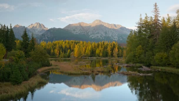 Yüksek Tatras, Slovakya. Sonbahar sabahı çekimi, 4K — Stok video