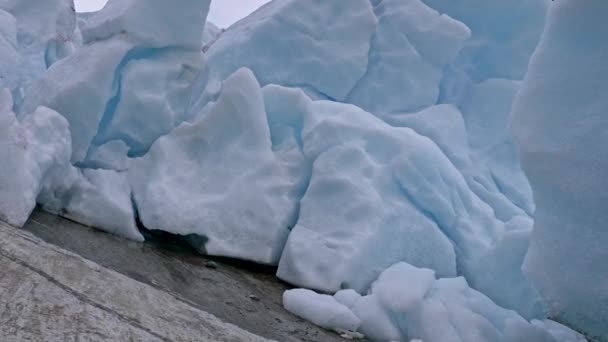 Melting ice and snow of a glacier on a rock in Norway. Close-up steadicam shot, UHD — 비디오