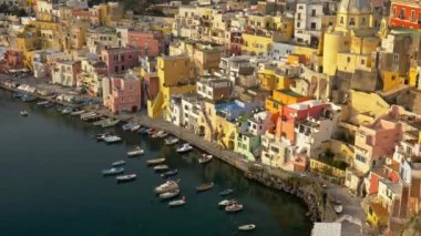 Procida Adası 'nın yatay çekimi. Napoli, İtalya. Uhd, 4k