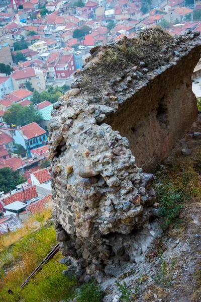 Вид на місто Afyonkarahisar від дорозі, що веде до руїн замку — стокове фото
