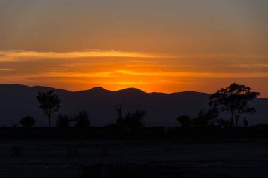 Güzel günbatımı Pamukkale Vadisi