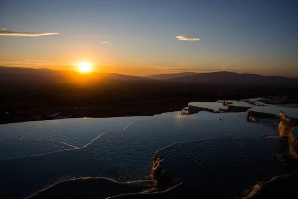 Krásný západ slunce v údolí Pamukkale — Stock fotografie