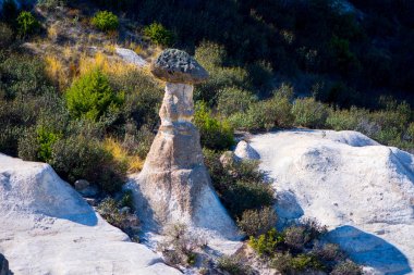 Frig Vadisi kaya oluşumları görüntülemek 