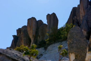 Frig Vadisi kaya oluşumları görüntülemek 