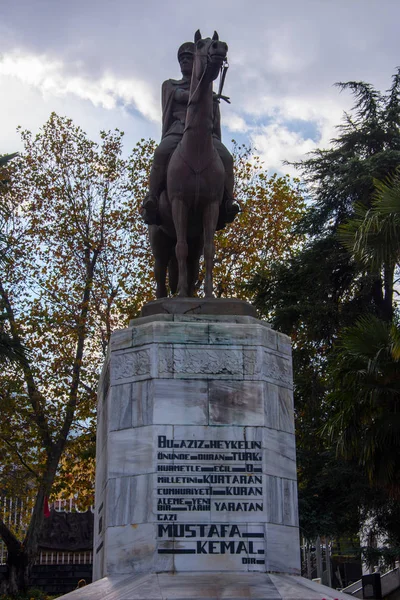 Memorial Mustafa Kemal Atatürk szobra — Stock Fotó