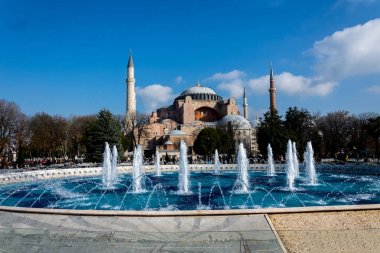 Ayasofya ve Çeşmesi görüntülemek 