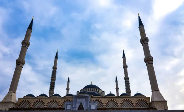 Turkish Republic mosque in Istanbul — Stock Photo, Image
