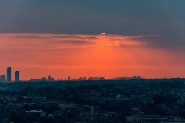 Istanbulský panoráma při západu slunce — Stock fotografie