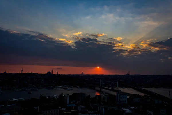 日落时伊斯坦布尔的城市景观 — 图库照片