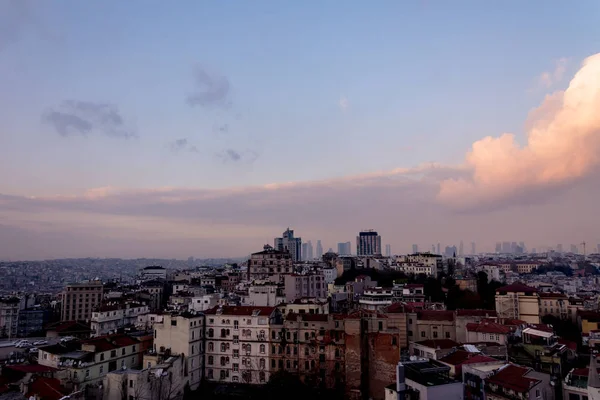 Blick auf den urbanen Teil der Stadt Istanbul — Stockfoto