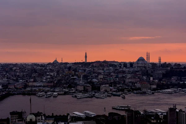 Istanbul paesaggio urbano al tramonto — Foto Stock