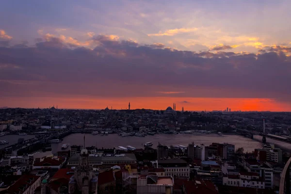Istanbul Stadtbild bei Sonnenuntergang — Stockfoto