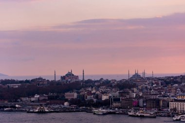 Mesafe ünlü Ayasofya'nın ve mavi Camii 