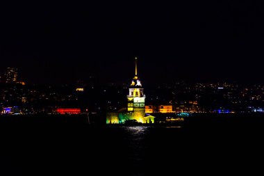 Kiz kulesi at nigh 