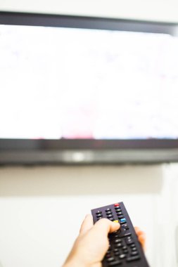 Adam el Tv kanallarında değiştirme